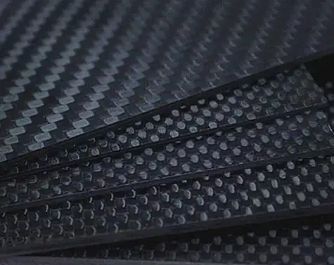 Testreszabott szénszálas lap