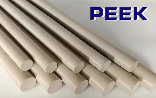 Különbségek a CFR-PEEK, a PEEK és a Titanium ötvözet felületi feszültsége között
